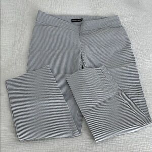 Hilary Radley
Striped Blue and White Pants
Size 4 New